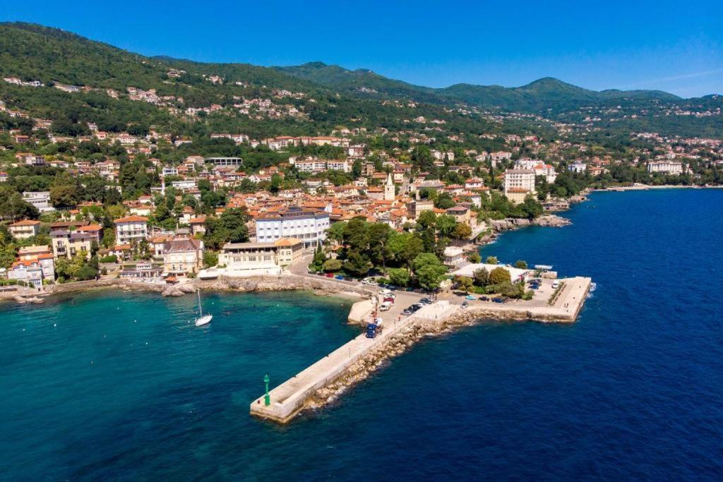 Apartman Barocco Lovran Bagian luar foto