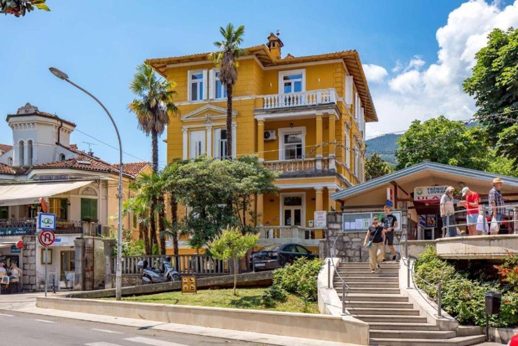 Apartman Barocco Lovran Bagian luar foto